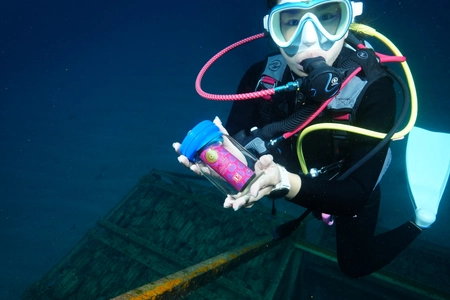 沖縄の海底で熟成される「ハーブオイル」 ― 海洋環境を“熟成庫”とする、次世代ウェルネス研究を開始 ―