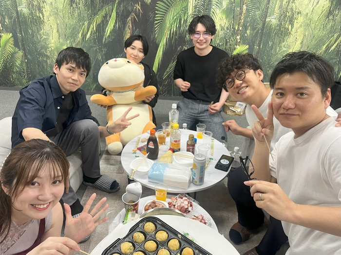 社員主催のたこ焼き大会では、仕事終わりに立ち寄って気軽に話せる場となりました