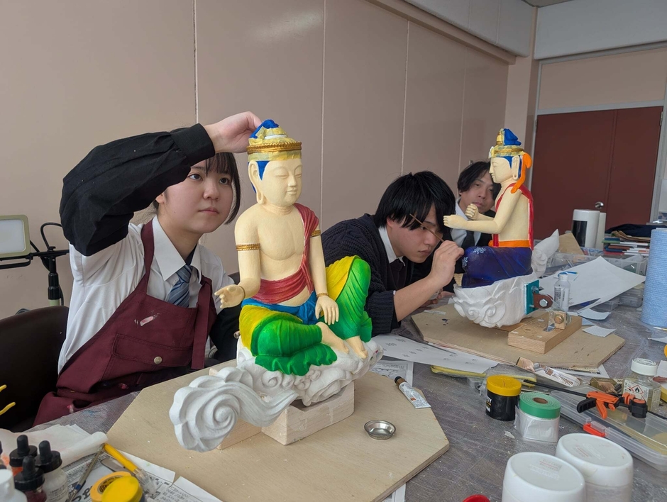 誠恵高校の生徒が彩色した雲中供養菩薩