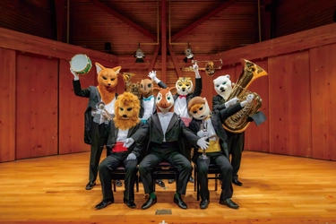 すいせん畑で奏でるアットホームな動物たちの春のコンサート　 サキソフォックス・ズーラシアンブラスが 「マニア」なコンサート開催