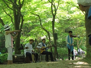 ピンク色の絨毯を背に鳴り響く音楽　六甲高山植物園「クリンソウコンサート」　5/20(土)、21(日)、27(土)、28(日)　開催決定