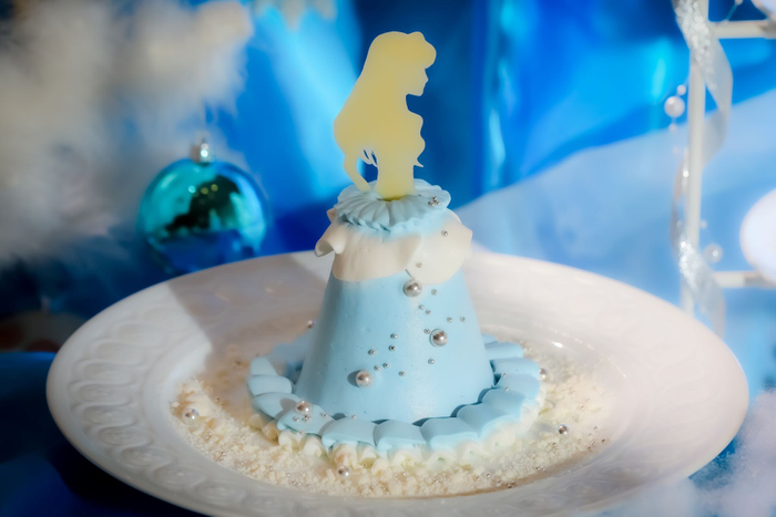 アシェットデセールの スノープリンセスドレスケーキ　イメージ