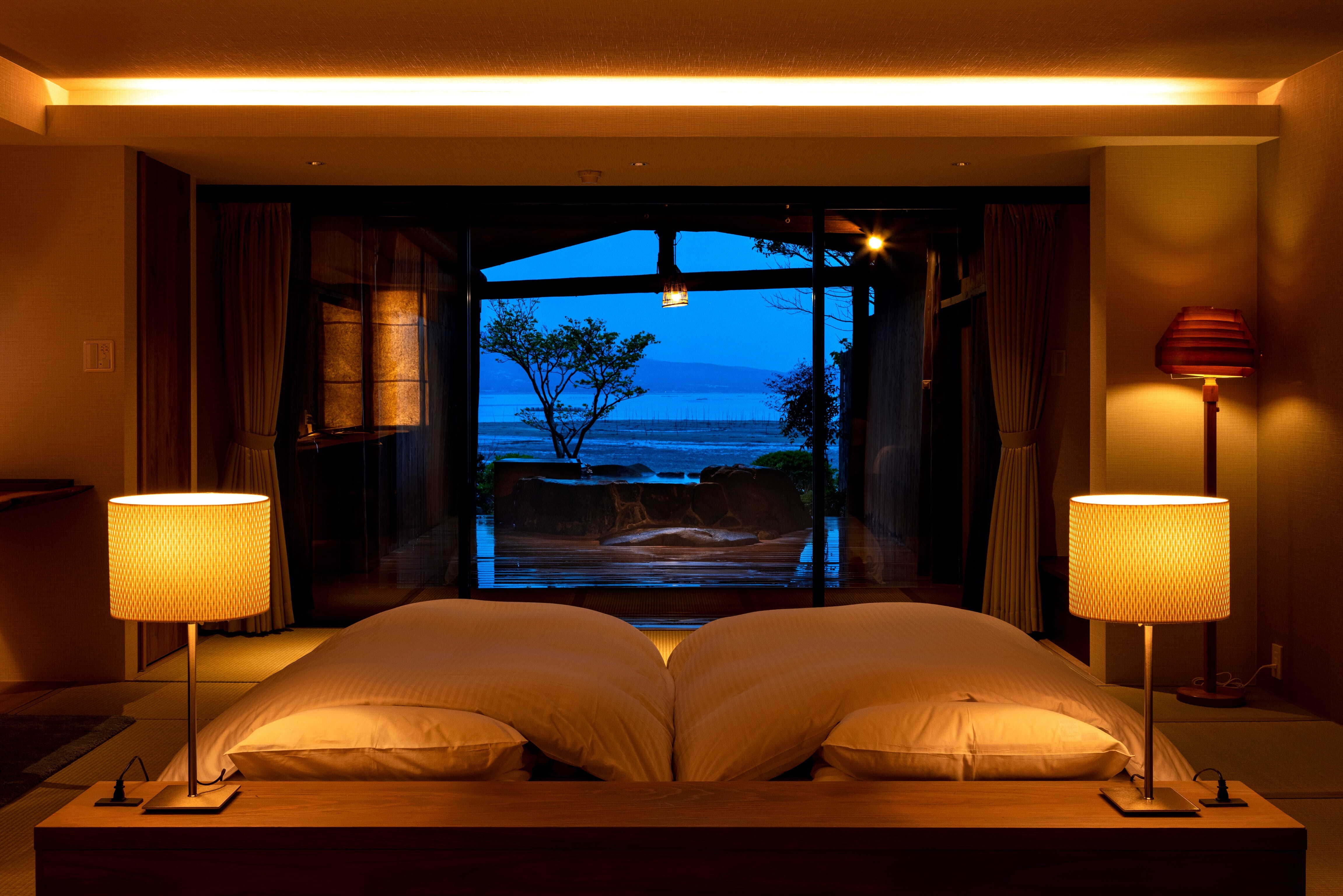 離れと本館それぞれ異なる客室をご用意