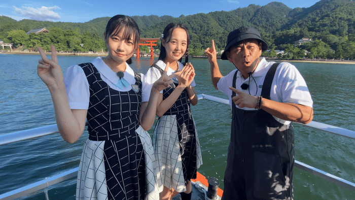 左から 瀧野由美子(STU48)・福田朱里(STU48)・ココリコ遠藤章造