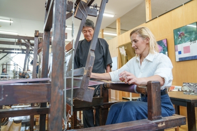 はた織り体験会の様子