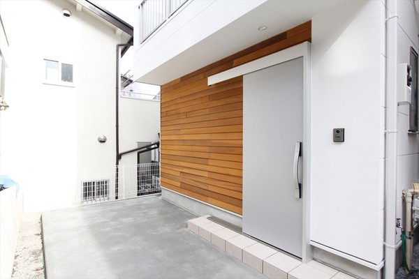 18坪の狭小住宅に雲梯やボルダリング!遊び心と家事ラクを両立した、光と風が抜ける家が完成
