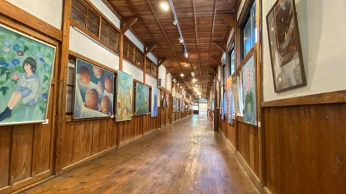 山あいの木造校舎での絵画展 「第16回西会津国際芸術村公募展2021」を 9月25日から10月10日まで開催