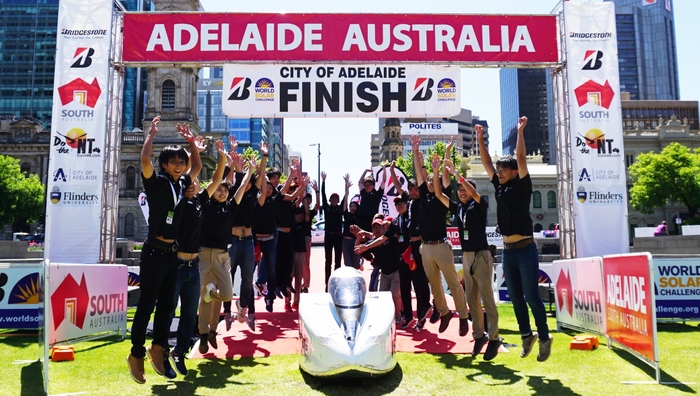 豪大陸3,000km超を完走した工学院大学ソーラーチーム