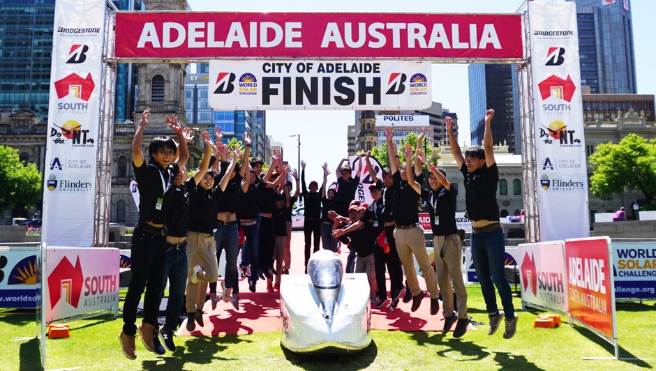 豪大陸3,000km超を完走した工学院大学ソーラーチーム