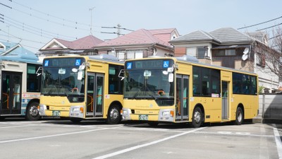 きいろいバス(2両)