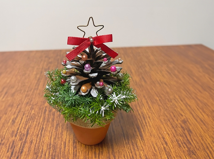 ワークショップ 松ぼっくりで作るミニクリスマスツリー