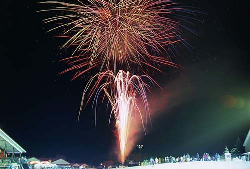 冬の夜空を彩る！「花火大会」