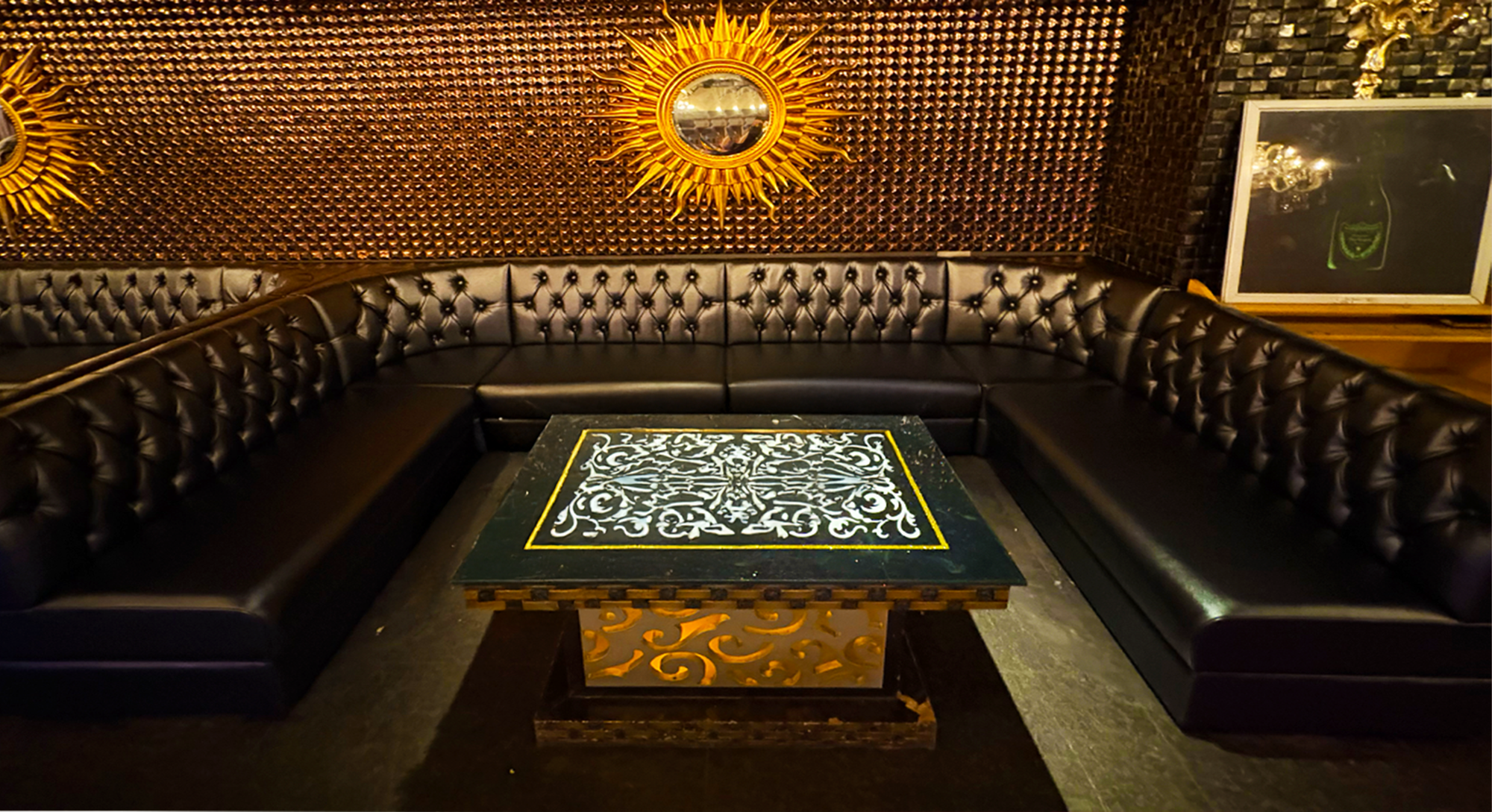 GOLD VIP (フロアを見下ろせる高級シート)