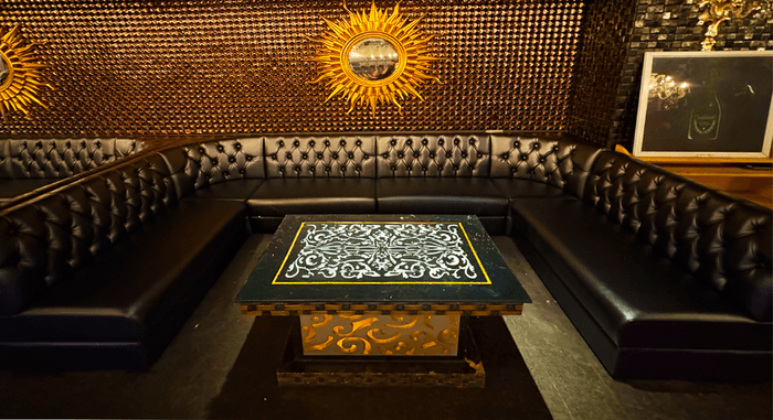 GOLD VIP (フロアを見下ろせる高級シート)