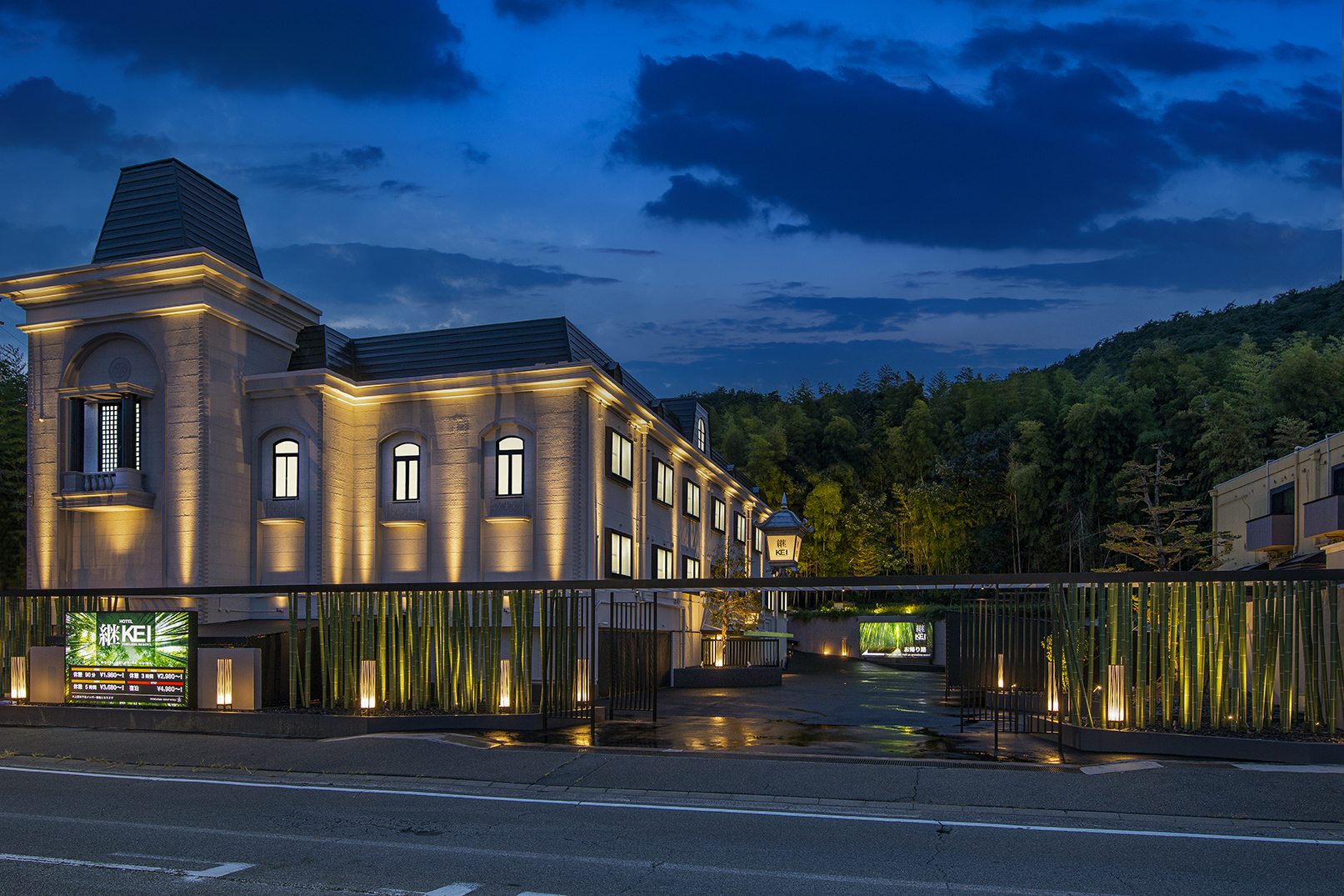 外観(夜) 1