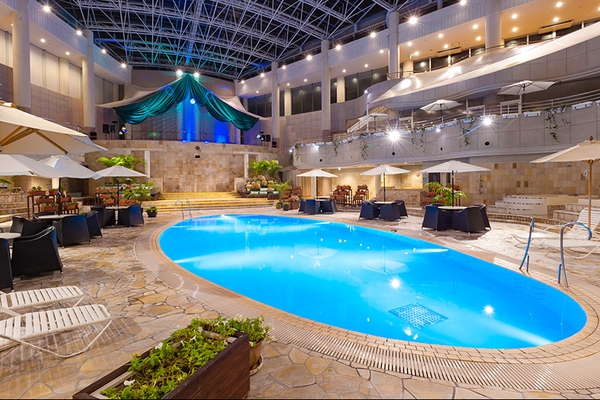 屋内温水プールなので、天候を気にせずお楽しみいただけます。