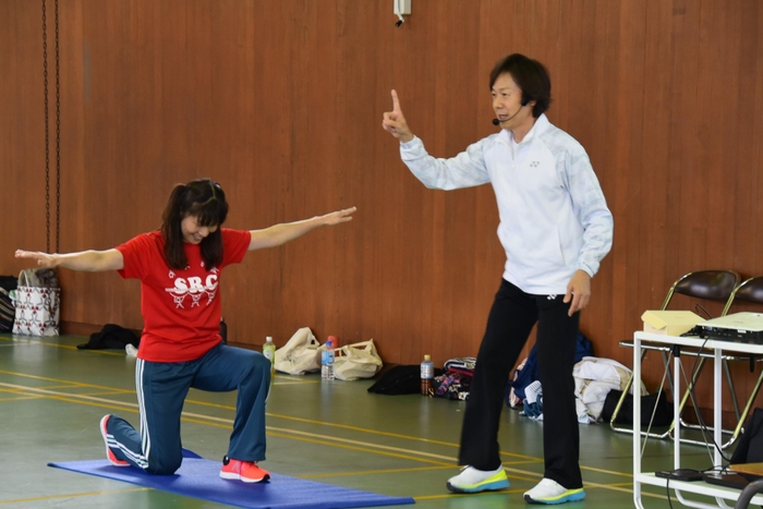 久美子夫人がサポート