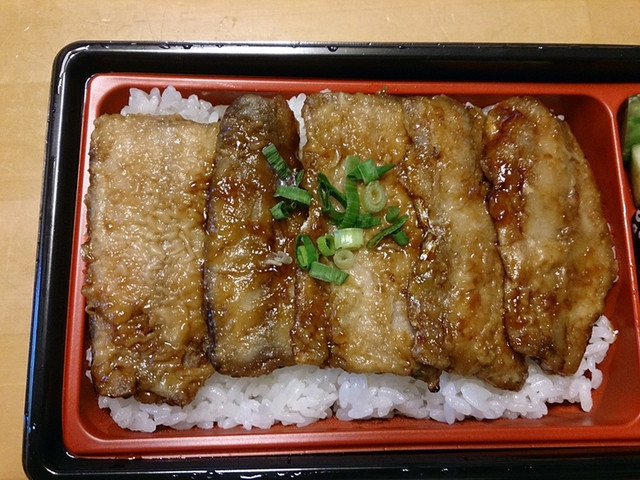 サンマの蒲焼き丼