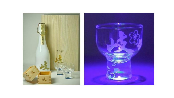 桐箱に「岐 まろやか熟成」、升、暗闇で光るぐい飲みが入ったスペシャルパッケージ/暗闇で光るぐい飲み
