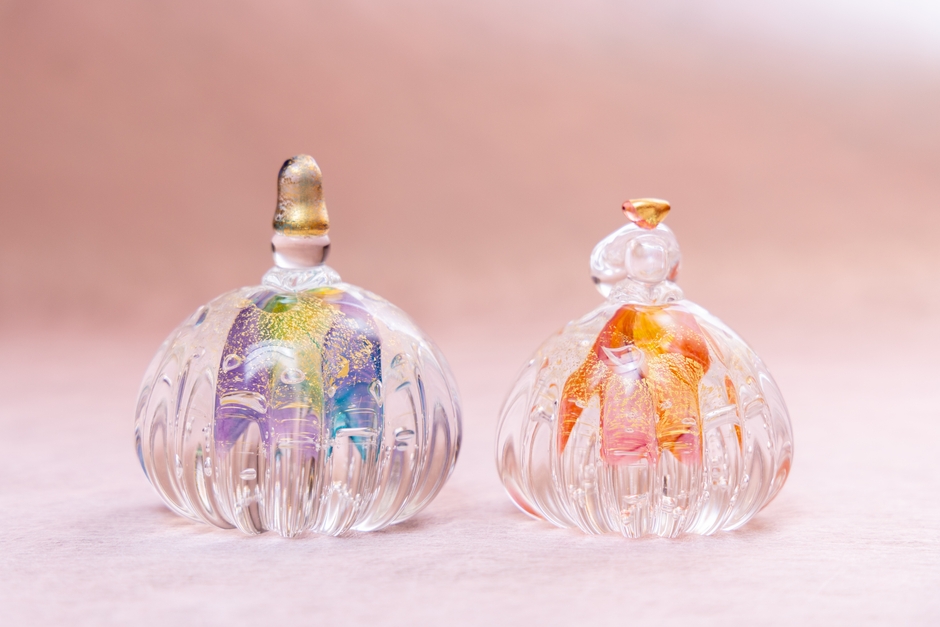 1点1点色合いや表情が異なります