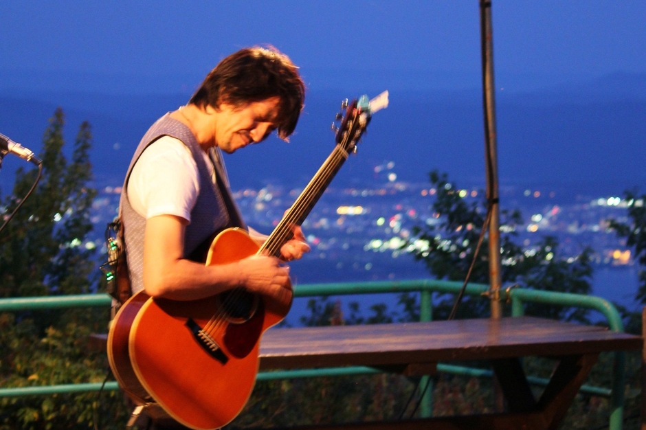 夜景と星空の下で奏でられる音の調べ ~コンセール・デ・ルミエール~