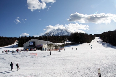 今年の冬は「富士山ゲレンデ」からはじめよう！ 新宿・横浜・静岡より車で約90分！ ふじてんスノーリゾート2012年12月8日（土）営業開始！