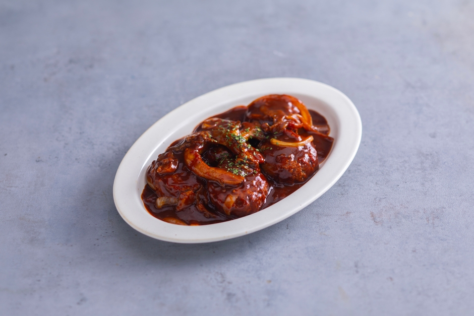 4種キノコとデミグラスソースのハンバーグ煮込み