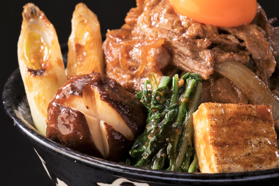 ワイルドで大胆なすき焼きの定番具材