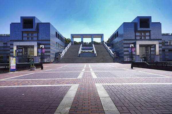 多摩ニュータウン・多摩センターのシンボル的な施設「パルテノン多摩」（画像提供：多摩市）