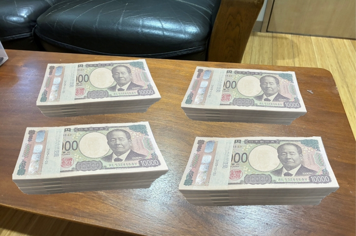 寄贈品２０００万円以上の価値のものでした。