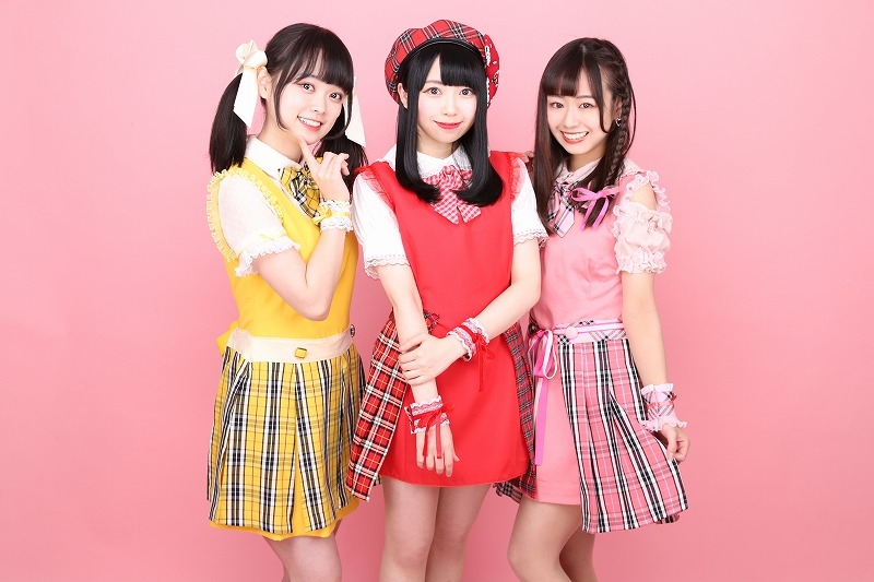 アイドルグループ「baby bear PARTY」左:きゃりー、中央:深川史那、右:春風 彩