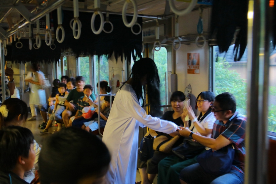 車内おばけ登場イメージ