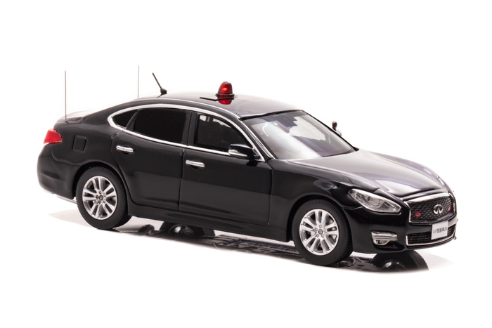 1/43 日産 フーガ 370GT (Y51) 2018 警察本部警備部要人警護車両:右前