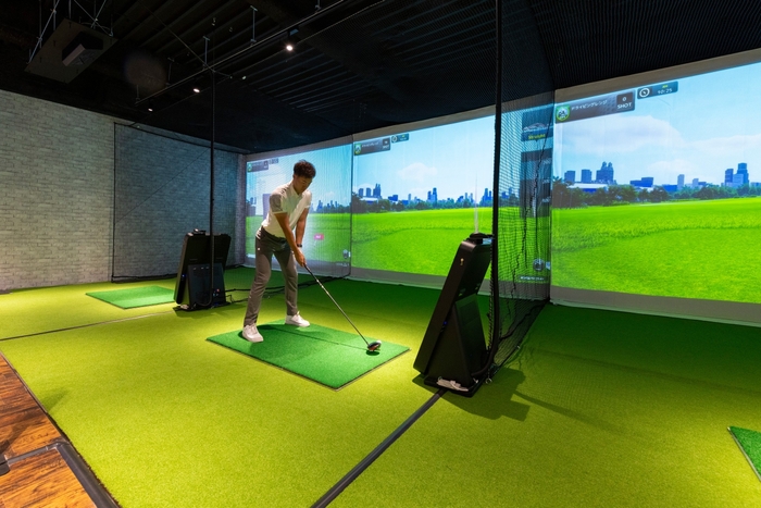 ゴルフシミュレーターでのプレイシーン(4)