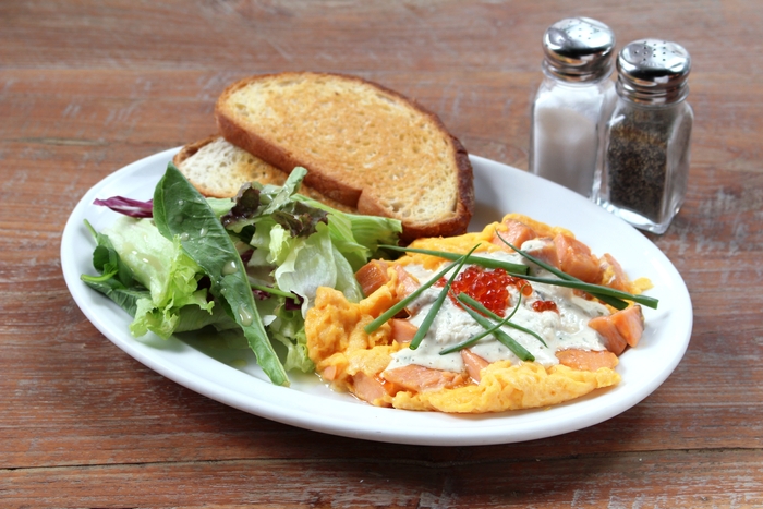 スモークサーモンスクランブル 1182円 税別