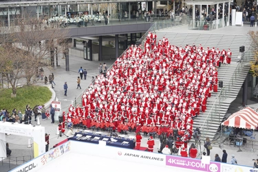 グランフロント大阪にて「Grand Santa Bells」 開催！！  サンタクロース姿の参加者約1,000人での ハンドベル演奏を目指し、参加者を募集中！