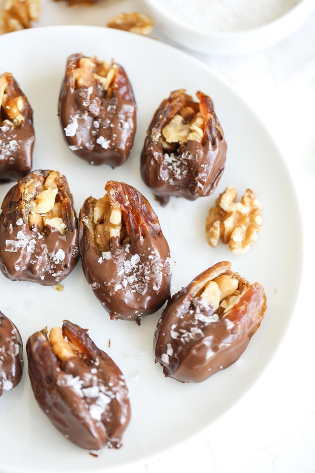 チョコがけデーツくるみ