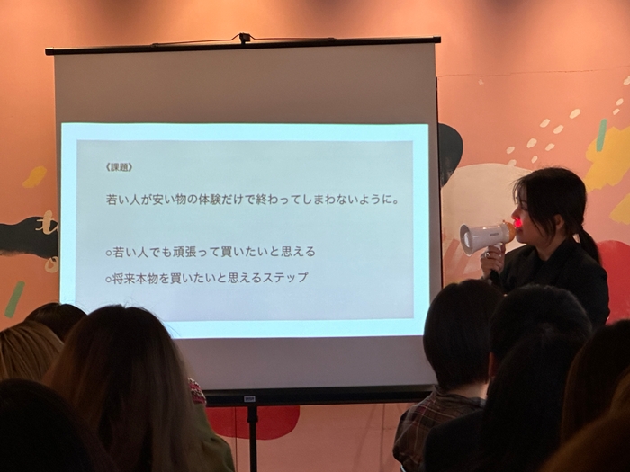 ▲陶芸家 SIONE主宰/ SHOWKO氏 「陶磁器」の素材に着目し、自らのブランドやコレボレーションを展開。メディア掲載も多数