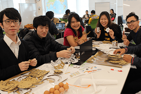 昨年企業課題試作品作成の様子