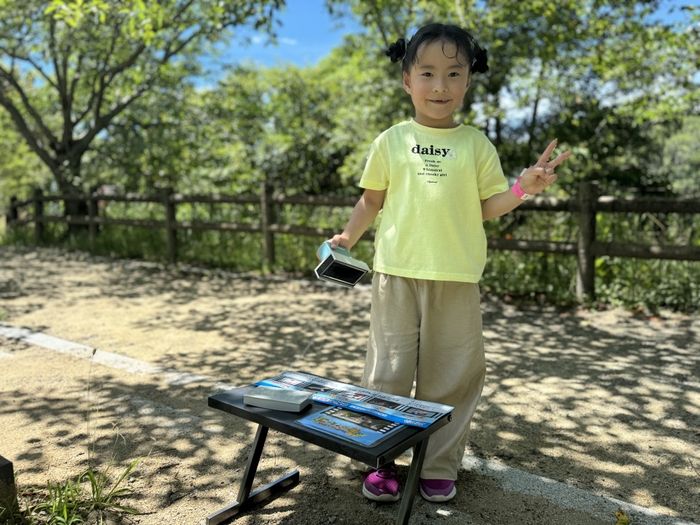 ▲家族みんなで「ひろしの名言」探しに出発！