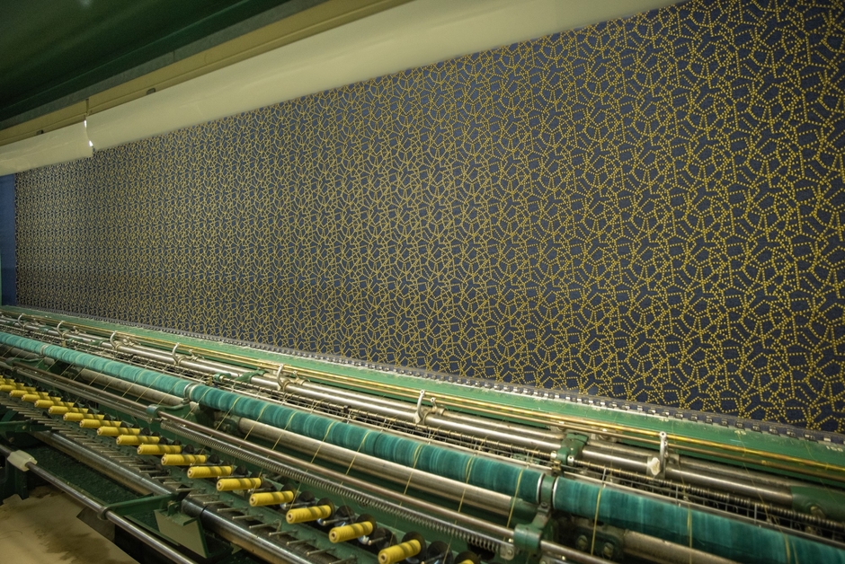 「つぶつぶ」刺繍工程 Photo by Kenichi Murase