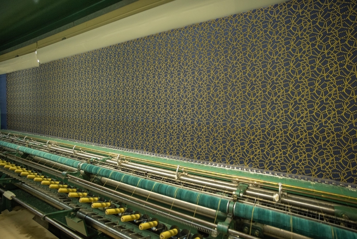 「つぶつぶ」刺繍工程 Photo by Kenichi Murase