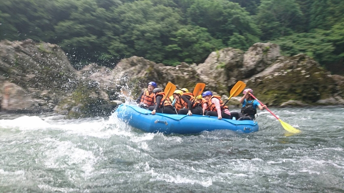 激流もみんなで下ります!