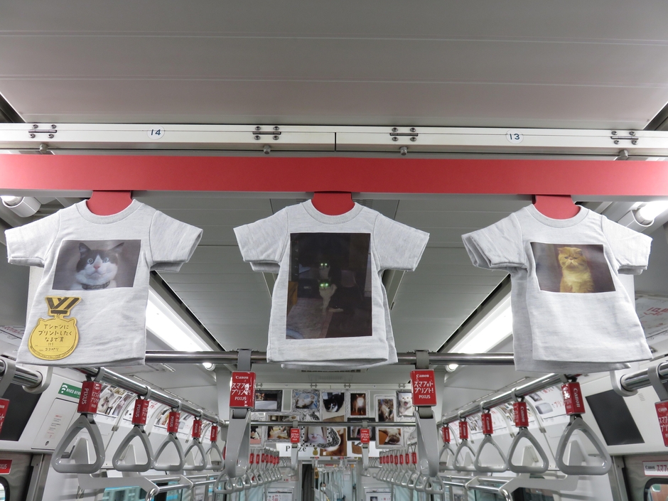 04スマフォトレイン展示内観