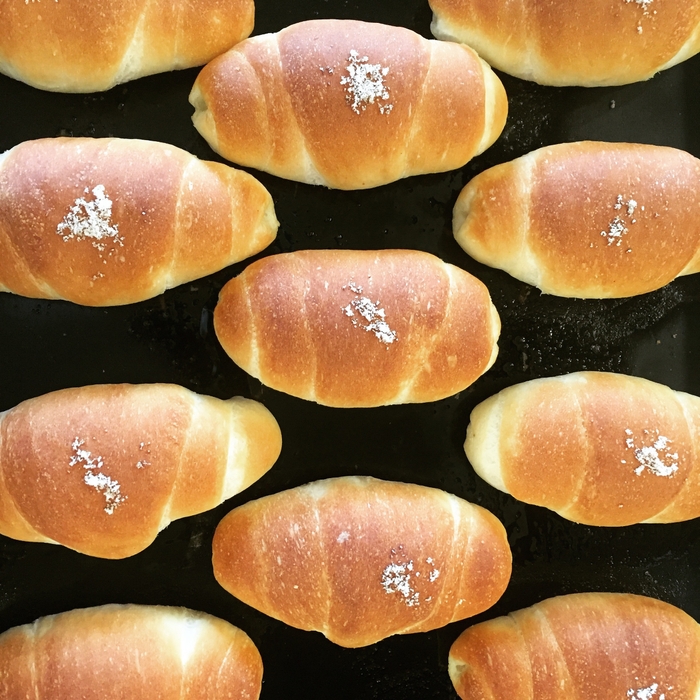 バター100%、伊豆大島の塩使用「塩バターパン」