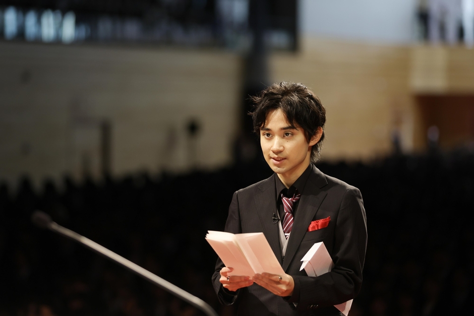 1部で大学院の新入生を代表して宣誓する福西さん