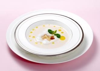 上野 精養軒 冷製桃とポテトのスープ 648円(税込)