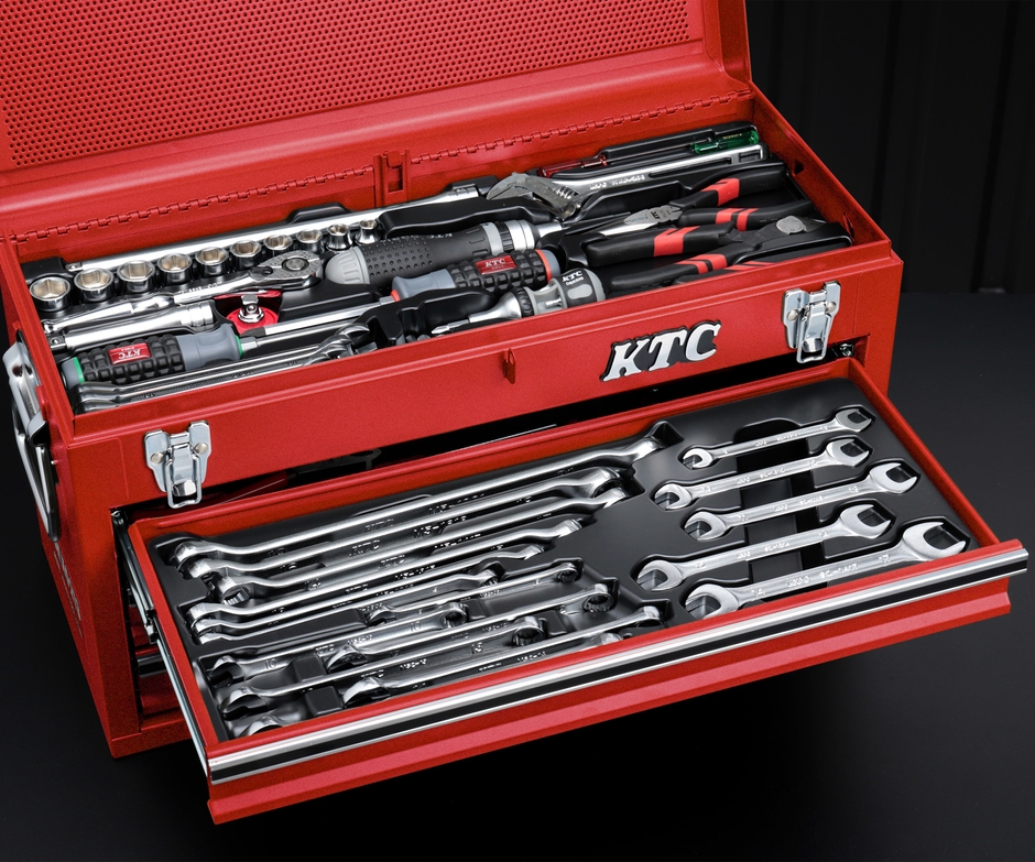 エヒメマシンで設計した2枚の樹脂成型トレイ