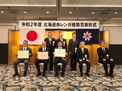 表彰式 浦本北海道副知事(前列右から2番目)と弊社菅原代表取締役(前列中央)