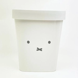 家中にミッフィーを！落ち着いたカラーが可愛いダストボックス、コーナーガード。